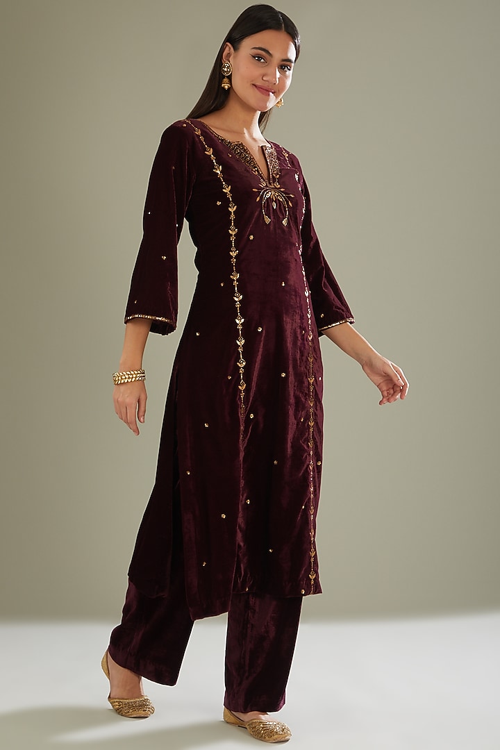 Wine Embroidered Kurta Set by Esha Koul at Pernia's Pop Up Shop