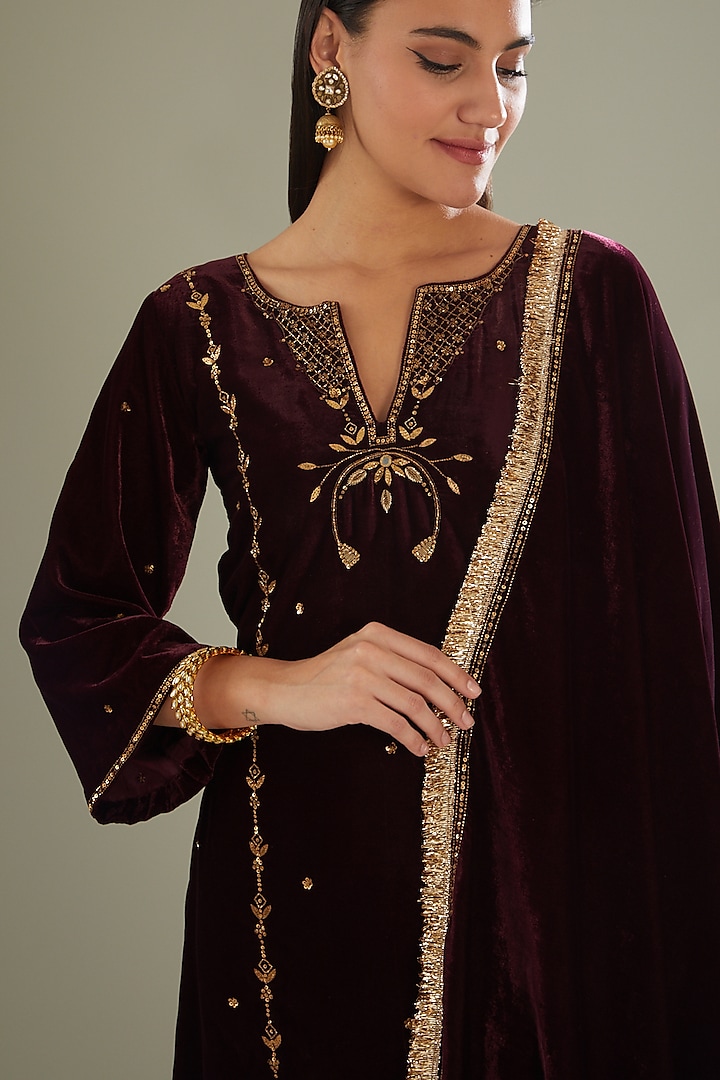 Wine Embroidered Kurta Set by Esha Koul at Pernia's Pop Up Shop