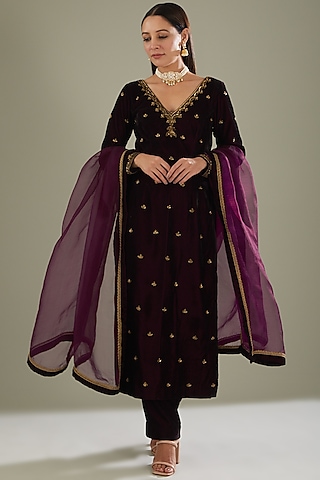 Purple Embroidered Kurta Set by Esha Koul