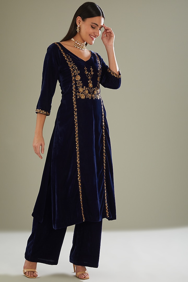 Blue Embroidered Kurta Set by Esha Koul at Pernia's Pop Up Shop