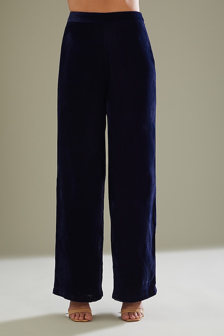 Blue Embroidered Kurta Set by Esha Koul at Pernia's Pop Up Shop
