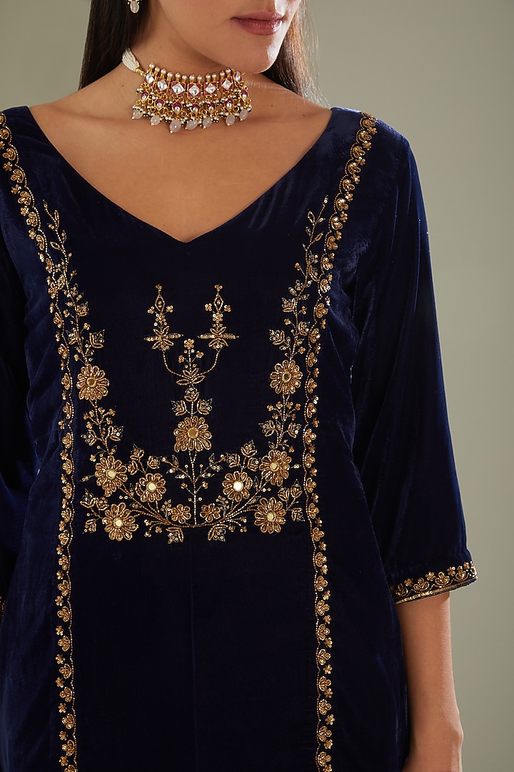 Blue Embroidered Kurta Set by Esha Koul at Pernia's Pop Up Shop