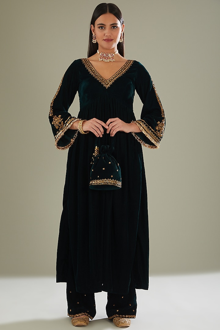 Green Embroidered Kurta Set by Esha Koul at Pernia's Pop Up Shop