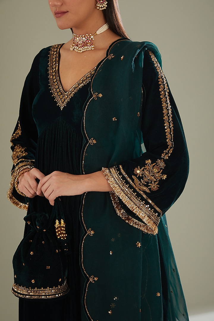 Green Embroidered Kurta Set by Esha Koul at Pernia's Pop Up Shop