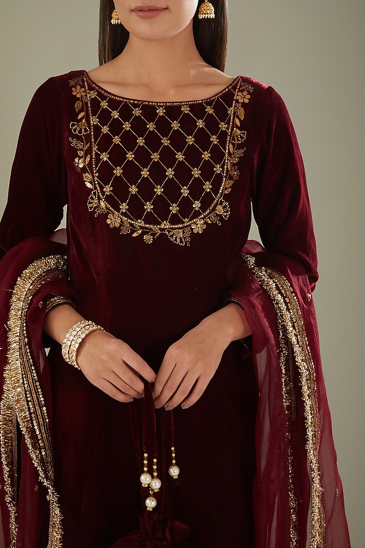 Maroon Embroidered Kurta Set by Esha Koul at Pernia's Pop Up Shop