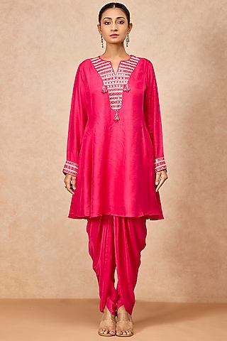Fuchsia Pink Dola Silk Mirror Embroidered Kurta Set by ESSENCE by Nandini Thakkar
