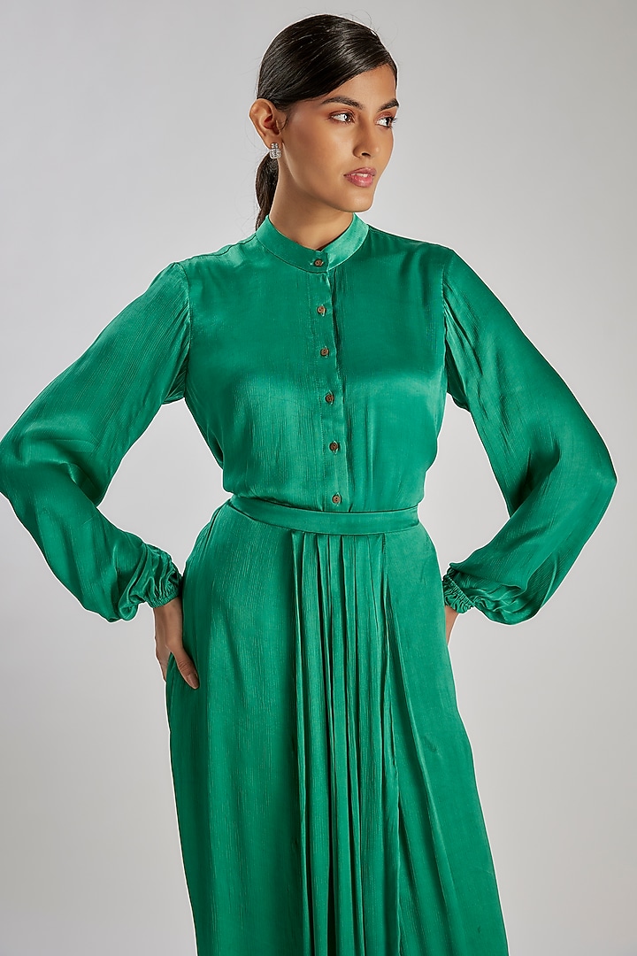 Green Satin Chiffon & Bemberg Co-Ord Set by Essay by Sumedha Agrawal at Pernia's Pop Up Shop