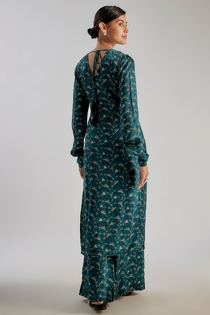Green Organza Satin Mirror Hand Embroidered Kurta Set by Essay by Sumedha Agrawal at Pernia's Pop Up Shop