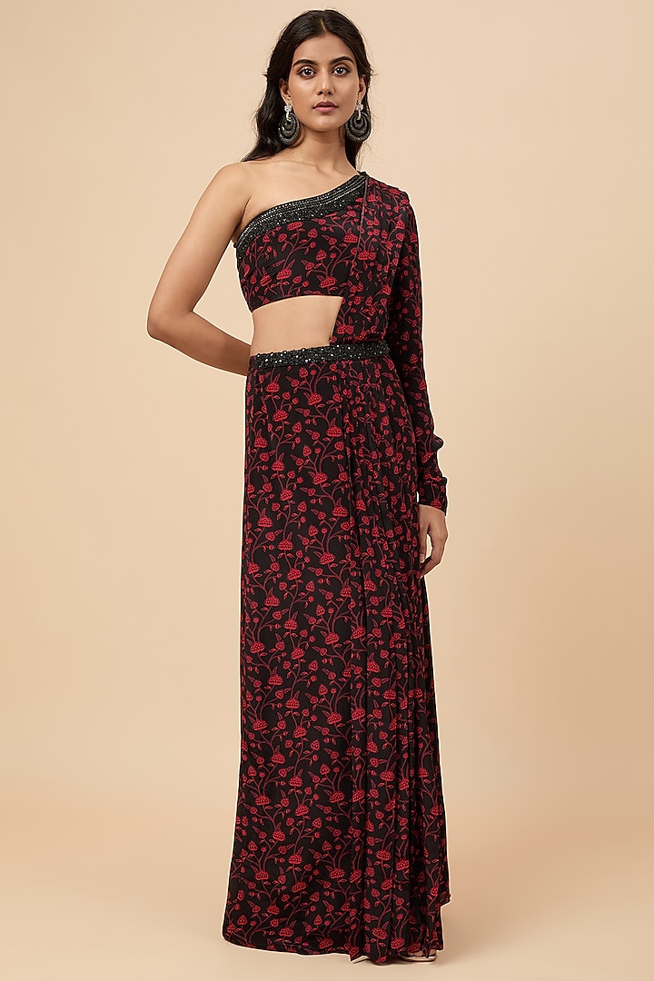 Black Natural Crepe Floral Printed Pre-Stitched Saree Set by Essay by Sumedha Agrawal at Pernia's Pop Up Shop