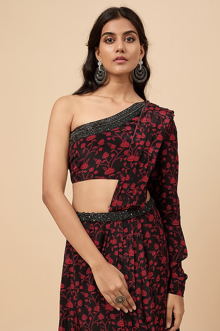 Black Natural Crepe Floral Printed Pre-Stitched Party Wear Saree Set by Essay by Sumedha Agrawal at Pernia's Pop Up Shop