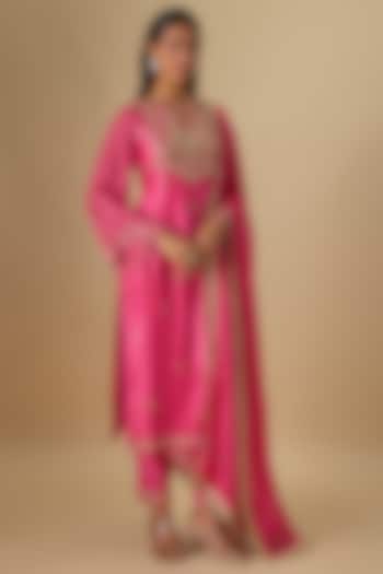 Pink Silk Chanderi Hand Embroidered Kurta Set by Essay by Sumedha Agrawal at Pernia's Pop Up Shop