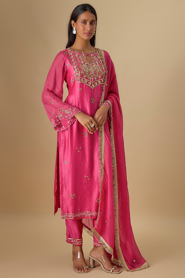 Pink Silk Chanderi Hand Embroidered Kurta Set by Essay by Sumedha Agrawal at Pernia's Pop Up Shop