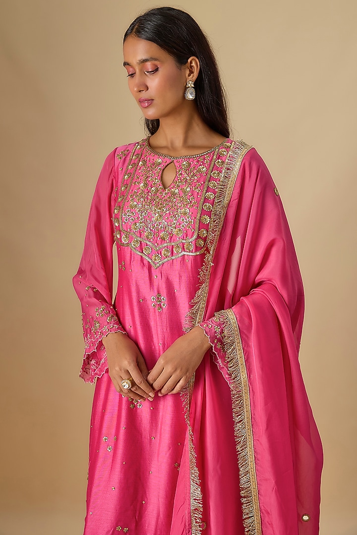 Pink Silk Chanderi Hand Embroidered Kurta Set by Essay by Sumedha Agrawal at Pernia's Pop Up Shop