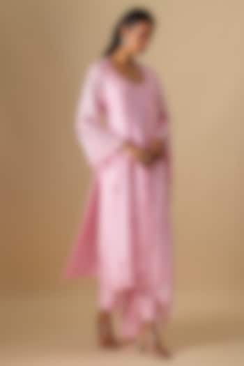 Lilac Silk Chanderi Pearl Hand Embroidered Kurta Set by Essay by Sumedha Agrawal at Pernia's Pop Up Shop