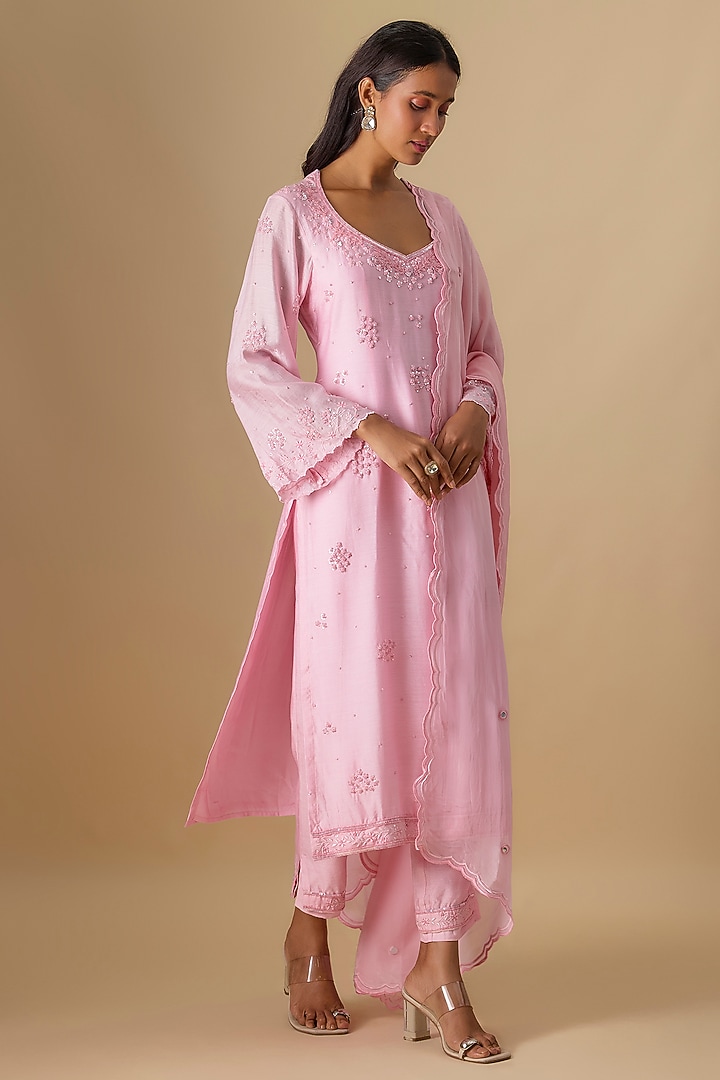 Lilac Silk Chanderi Pearl Hand Embroidered Kurta Set by Essay by Sumedha Agrawal at Pernia's Pop Up Shop