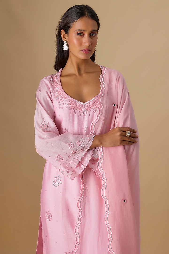 Lilac Silk Chanderi Pearl Hand Embroidered Kurta Set by Essay by Sumedha Agrawal at Pernia's Pop Up Shop