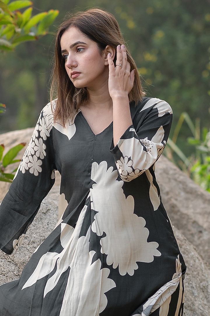 Black Viscose & Modal Digital Printed Kurta Set by ETAR at Pernia's Pop Up Shop