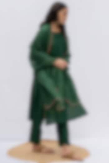 Green Chanderi Thread Embroidered Kurta Set by ETAR at Pernia's Pop Up Shop