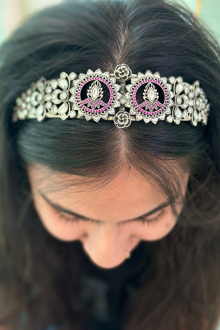 Black Rhodium Finish Kundan Polki Hairband In Sterling Silver by Eterno India at Pernia's Pop Up Shop