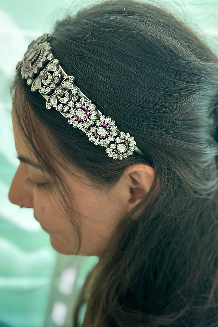 Black Rhodium Finish Kundan Polki Hairband In Sterling Silver by Eterno India at Pernia's Pop Up Shop