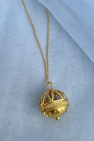 Gold Finish Mannat Pendant Necklace In Sterling Silver by Eterno India