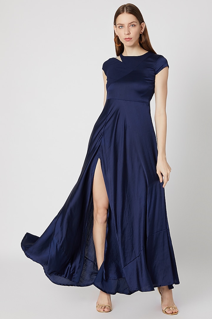 Navy Blue Flared Gown Design by Etre at Pernia's Pop Up Shop 2023