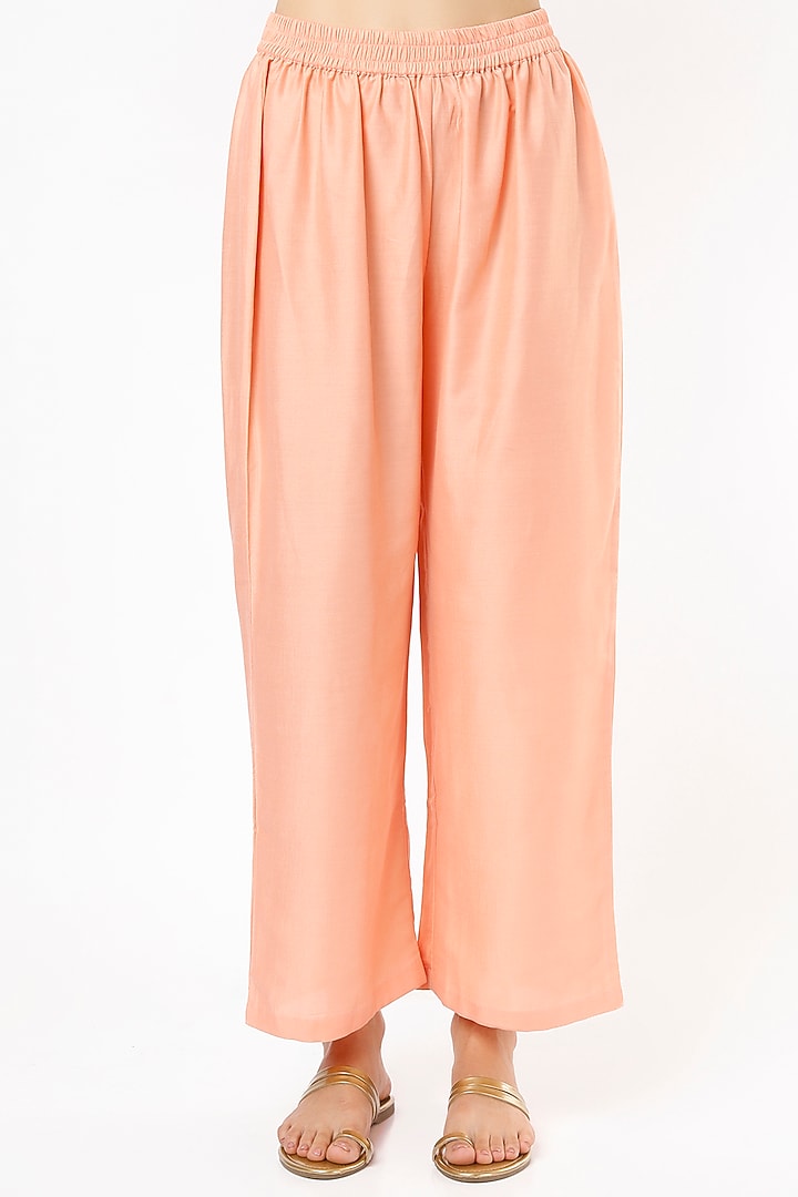 Peach Embroidered Kurta Set by Euphoria at Pernia's Pop Up Shop