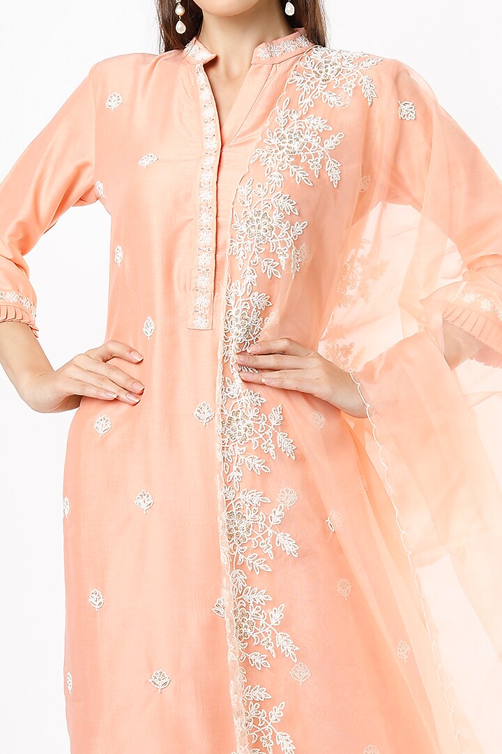 Peach Embroidered Kurta Set by Euphoria at Pernia's Pop Up Shop