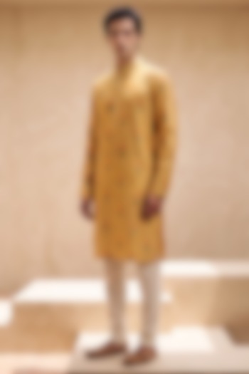 Yellow Silk Mirror Handwork Kurta Set by Eleven Brothers at Pernia's Pop Up Shop