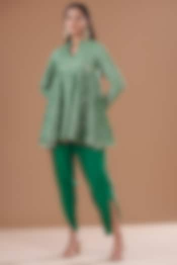 Green Georgette & Satin Embroidered Kurta Set by EVRA BY NIKITA KHURANA