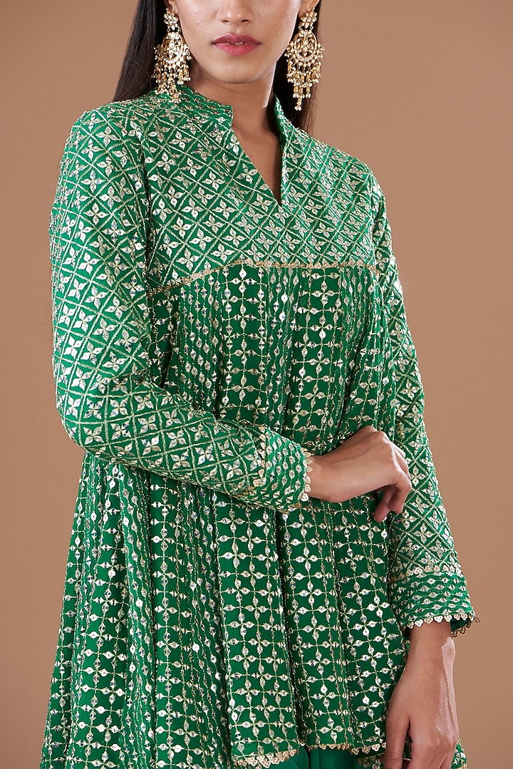 Green Georgette & Satin Embroidered Kurta Set by EVRA BY NIKITA KHURANA at Pernia's Pop Up Shop