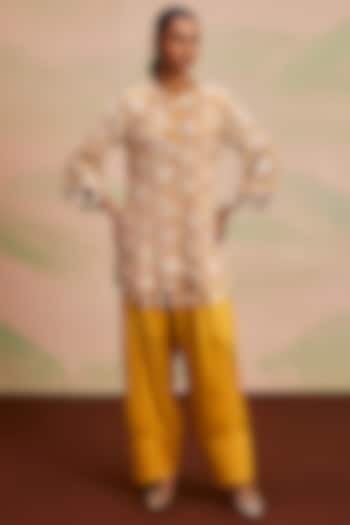 Yellow Georgette Pearl Machine Embroidered Kurta Set by EVRA BY NIKITA KHURANA at Pernia's Pop Up Shop