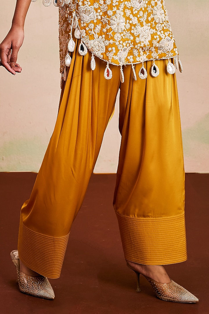 Yellow Georgette Pearl Machine Embroidered Kurta Set by EVRA BY NIKITA KHURANA at Pernia's Pop Up Shop