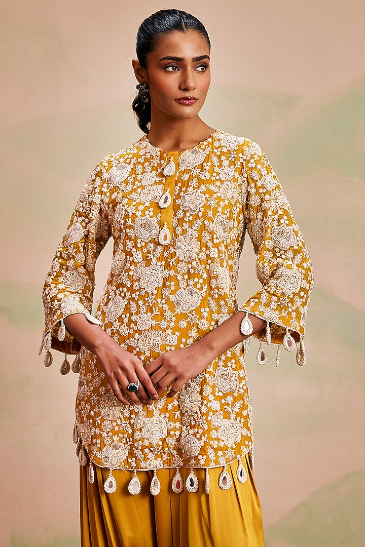 Yellow Georgette Pearl Machine Embroidered Kurta Set by EVRA BY NIKITA KHURANA at Pernia's Pop Up Shop