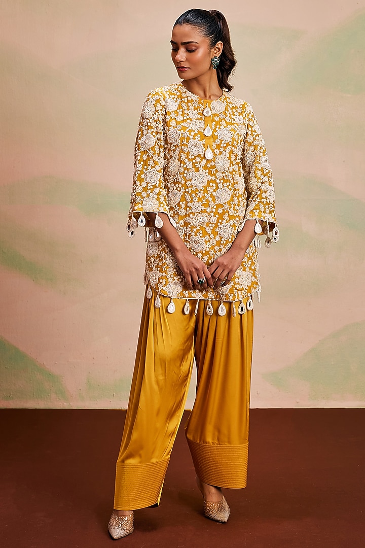 Yellow Georgette Pearl Machine Embroidered Kurta Set by EVRA BY NIKITA KHURANA at Pernia's Pop Up Shop