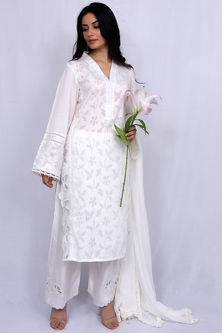 White Hand Embroidered Kurta Set by EWAZ at Pernia's Pop Up Shop