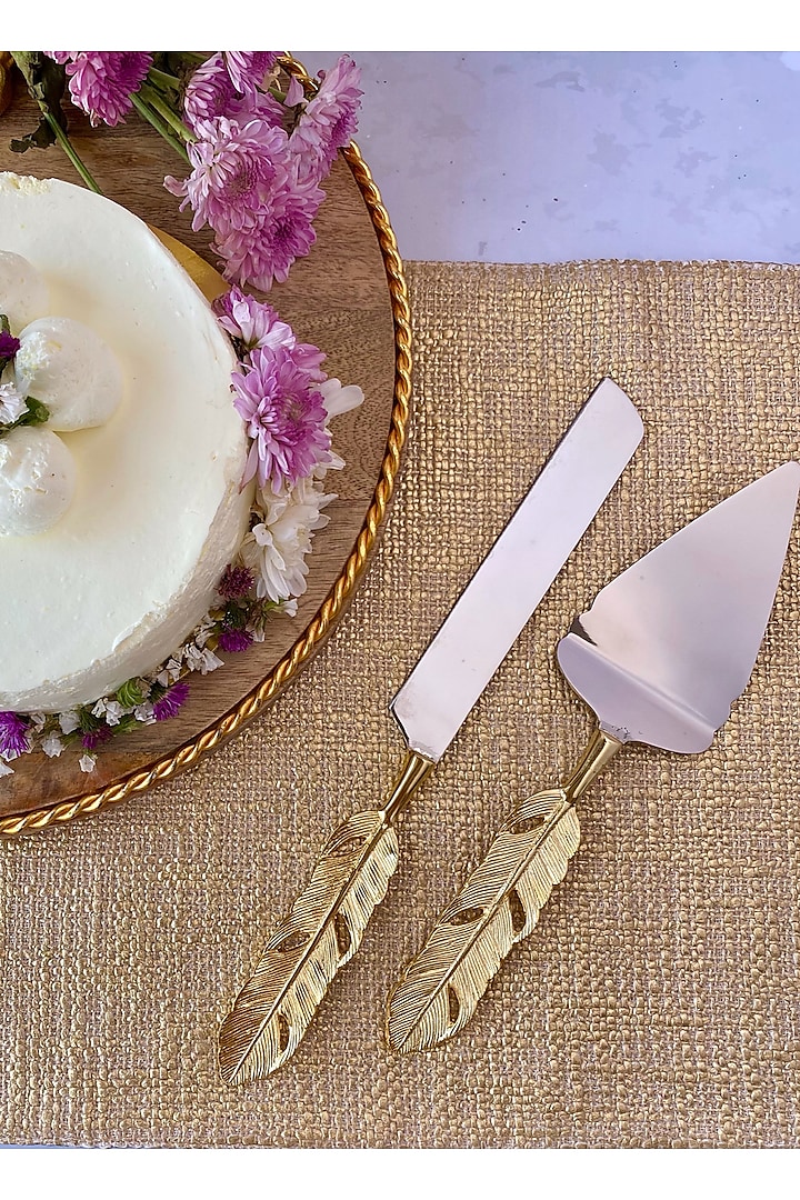 White Distressed Cake Server Set (Set of 2) by Faaya Gifting at Pernia's Pop Up Shop