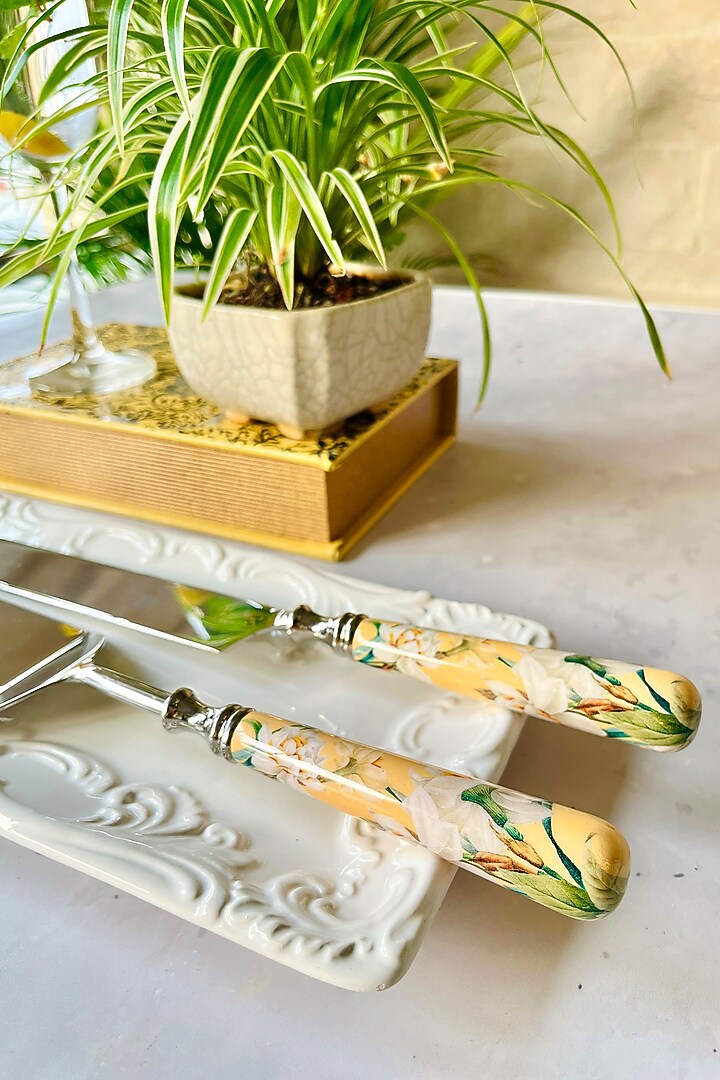 Yellow Lisbon Lemon Cake Server And Knife by Faaya Gifting at Pernia's Pop Up Shop