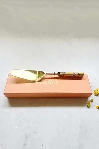 Yellow & White Iron Lisbon Lemon Printed Cake Server by Faaya Gifting