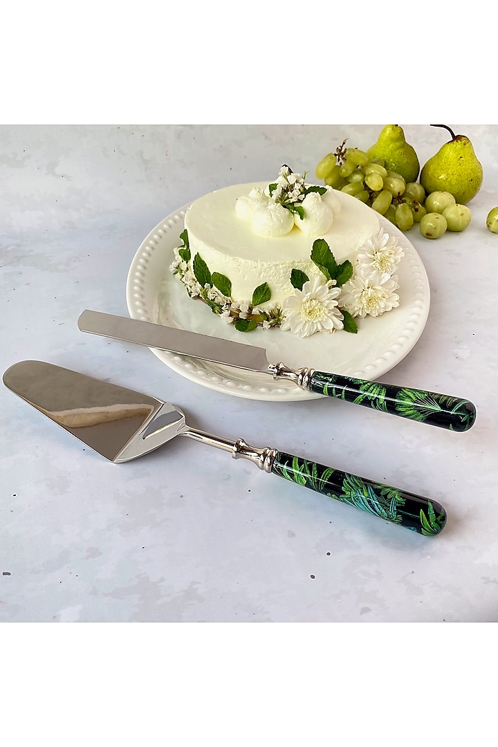 Black Amazonia Night Cake Server With Knife by Faaya Gifting at Pernia's Pop Up Shop