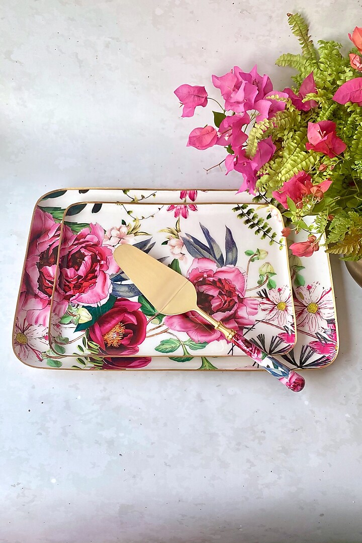 White Tudor Blooms Rectangle Serving Tray by Faaya Gifting