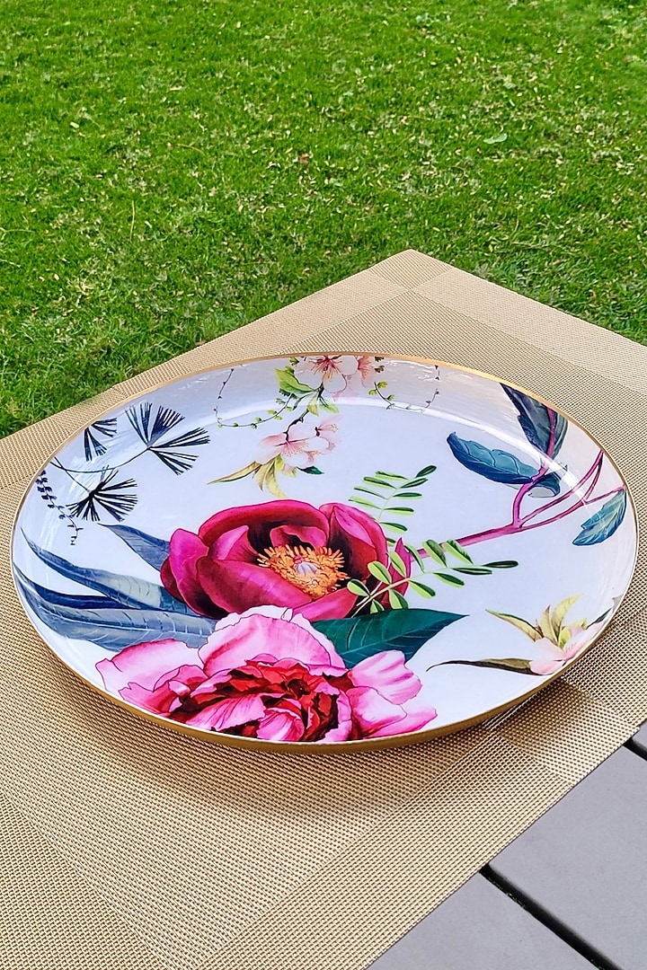 White Tudor Blooms Round Serving Tray by Faaya Gifting at Pernia's Pop Up Shop