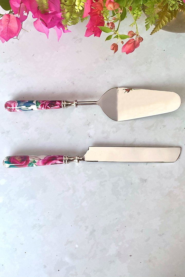White Tudor Blooms Cake Server & Knife Duo by Faaya Gifting at Pernia's Pop Up Shop