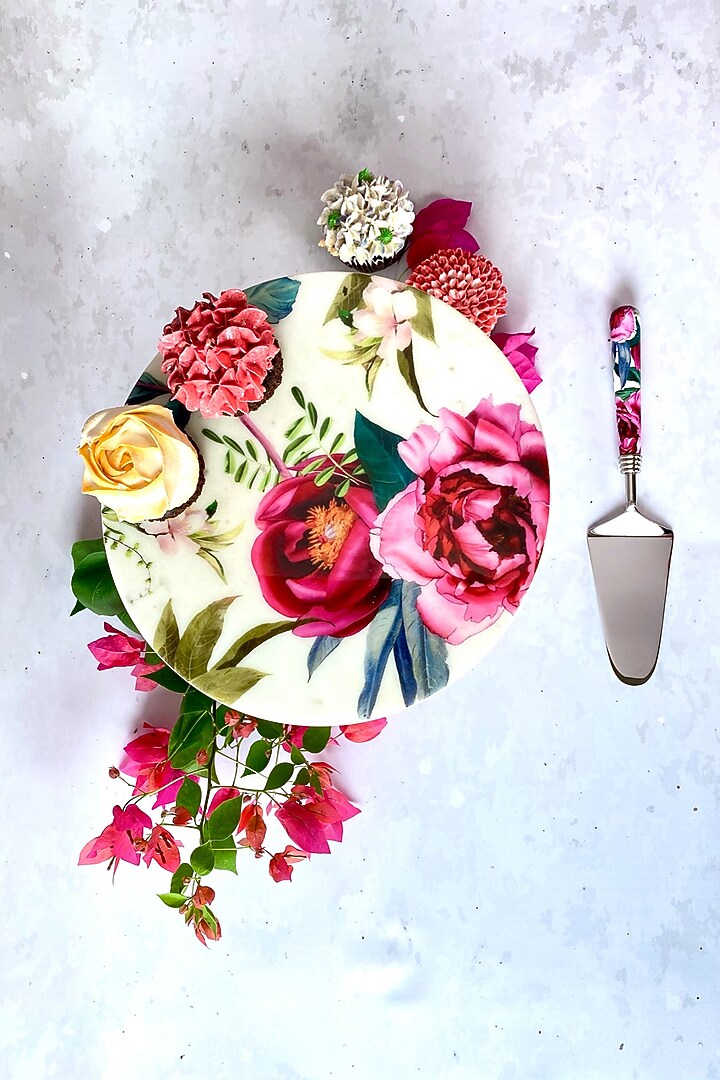 White Tudor Blooms Marble Cake Stand With Cake Server by Faaya Gifting at Pernia's Pop Up Shop