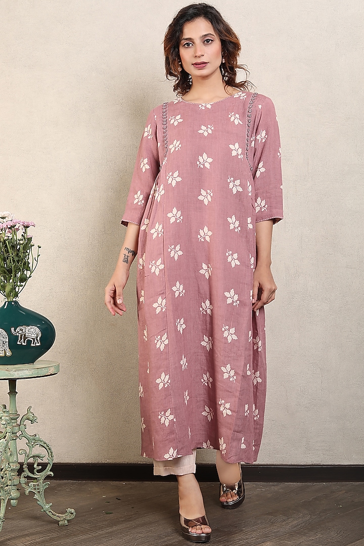 Blush Pink Gauze Linen Printed & Embroidered Gathered Kurta Set by Falguni.Foram