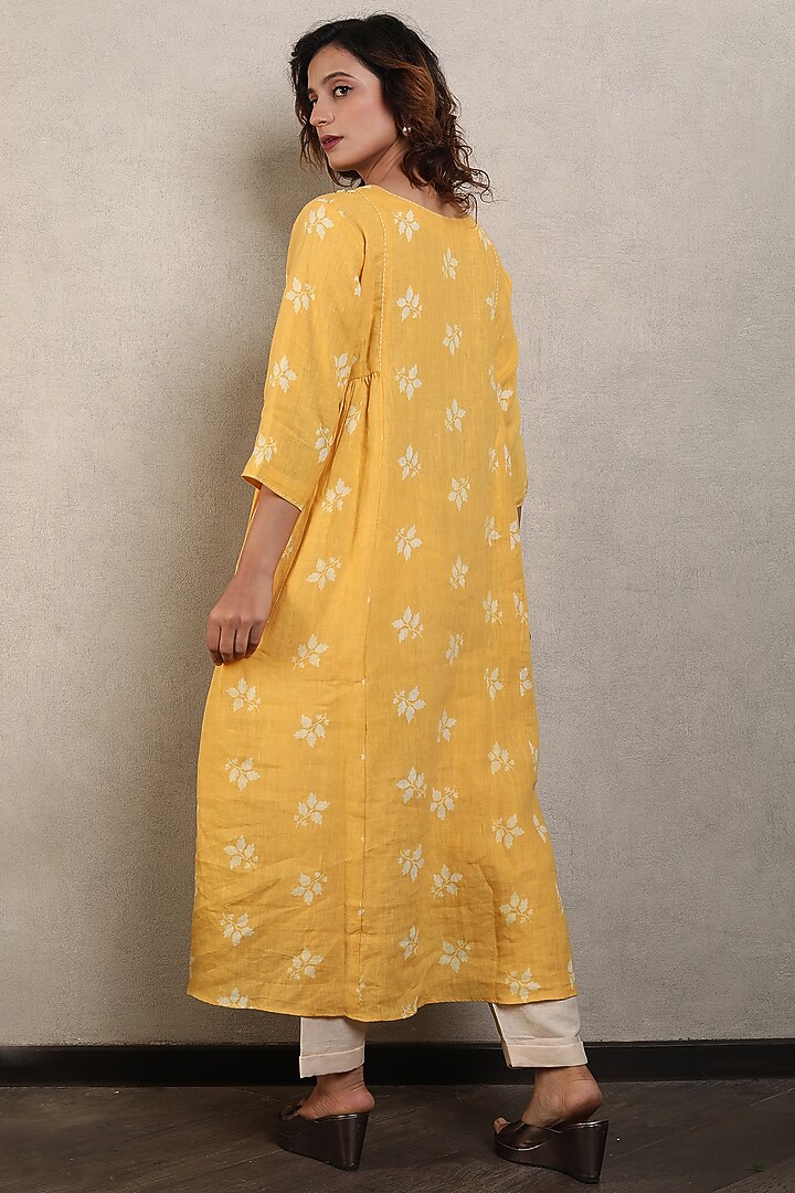 Yellow Gauze Linen Printed & Embroidered Gathered Kurta Set by Falguni.Foram at Pernia's Pop Up Shop