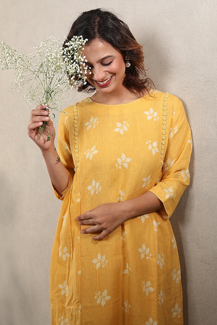 Yellow Gauze Linen Printed & Embroidered Gathered Kurta Set by Falguni.Foram at Pernia's Pop Up Shop