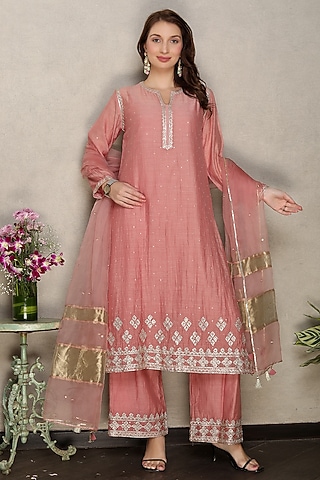 Dusty Pink Silk Chanderi Hand Embroidered Kurta Set by Falguni.Foram