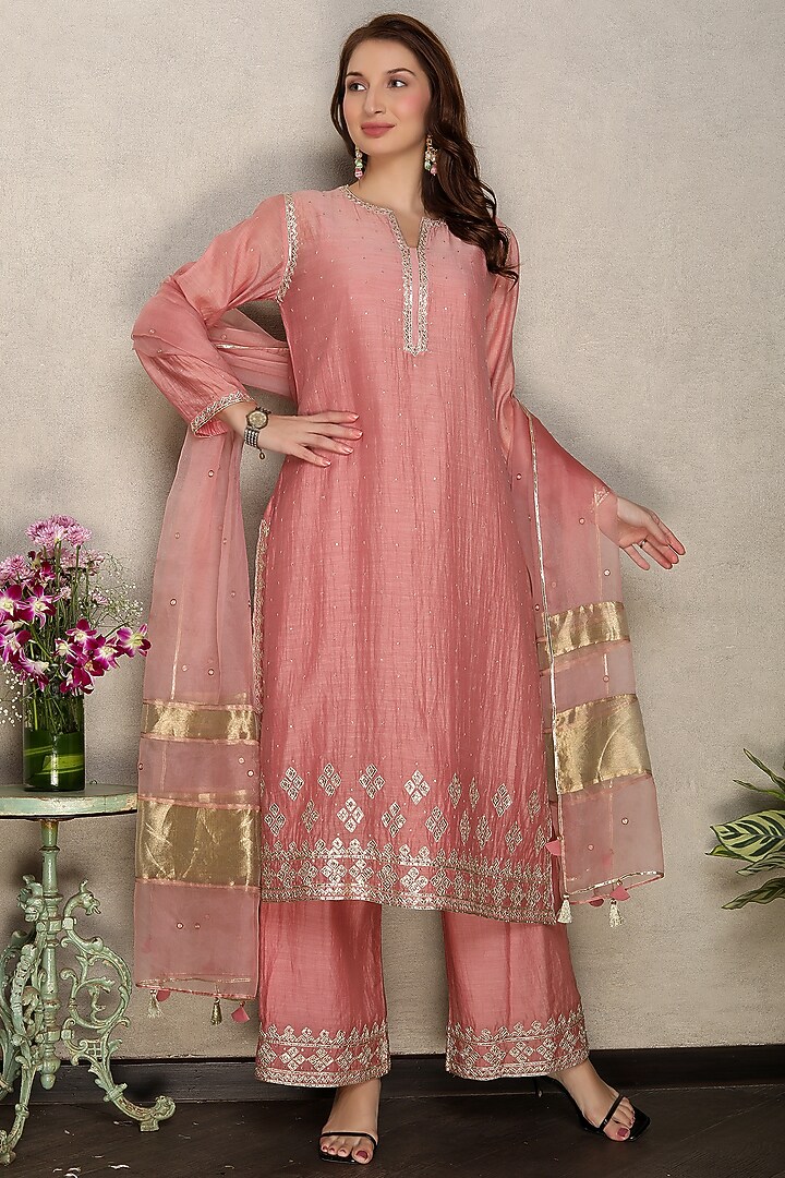 Dusty Pink Silk Chanderi Hand Embroidered Kurta Set by Falguni.Foram at Pernia's Pop Up Shop