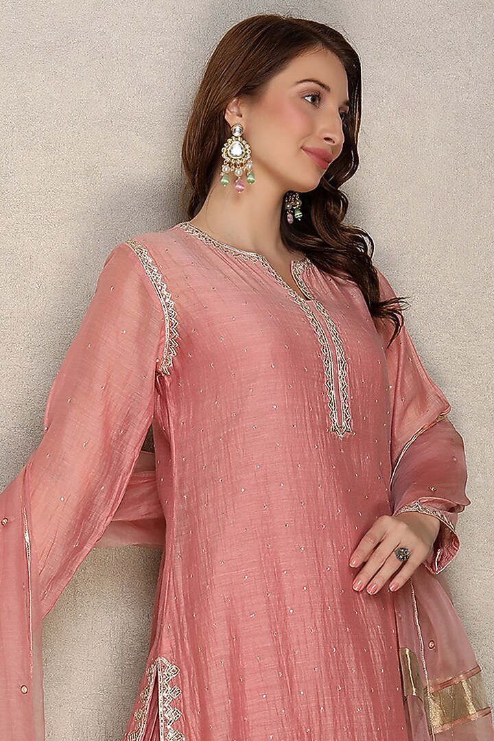Dusty Pink Silk Chanderi Hand Embroidered Kurta Set by Falguni.Foram at Pernia's Pop Up Shop
